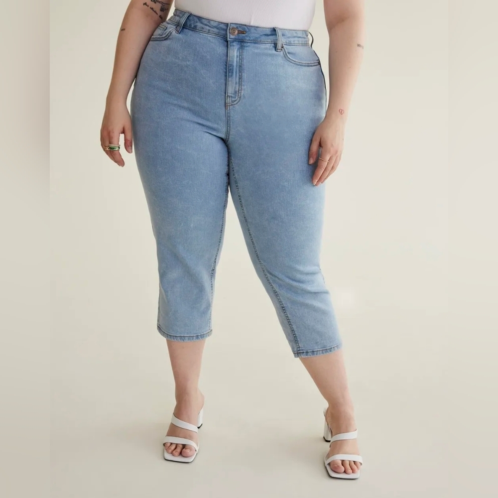 Penningtons DC Jeans Light Wash High Waisted Rise Stretchy Cropped Capri Size 20